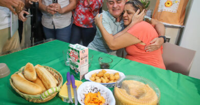 Prefeito David Almeida entrega 15 moradias reformadas pelo programa ‘Casa Manauara’ na comunidade Rio Piorini