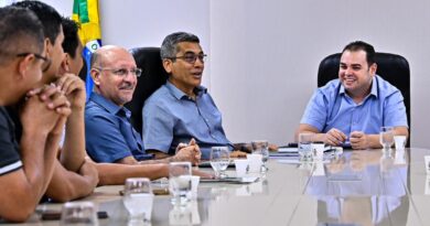 Roberto Cidade recebe comitiva de Manicoré e discute parcerias técnicas para o município