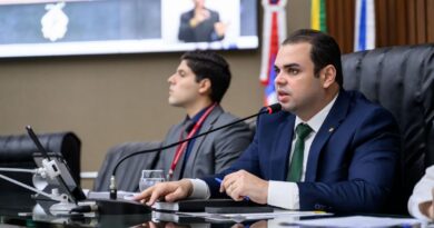 Nova lei de Roberto Cidade impede que consumidores negativados sejam barrados em planos de saúde