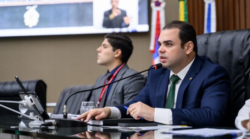 Nova lei de Roberto Cidade impede que consumidores negativados sejam barrados em planos de saúde
