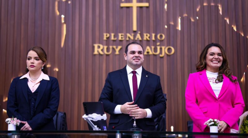 Roberto Cidade lidera Sessão Especial da Aleam que homenageia 33 mulheres com Diploma Mulher Cidadã Amazonense