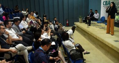 Zona Franca de Portas Abertas atende a acadêmicos de instituição de ensino chinesa