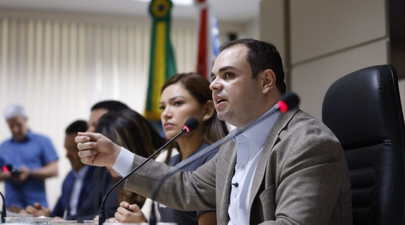 Mais de 14 mil servidores da Segurança terão reajuste de 4,14%, anuncia o governador interino Roberto Cidade