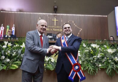 Roberto Cidade toma posse como governador e convoca união para fazer o Amazonas avançar até 2027
