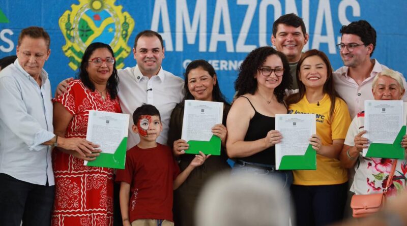 Governador Roberto Cidade entrega 800 títulos definitivos na zona norte e fortalece a política de regularização fundiária no Amazonas