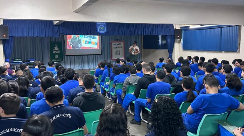 Suframa nas Escolas leva informações corretas sobre a Zona Franca a estudantes de escola estadual