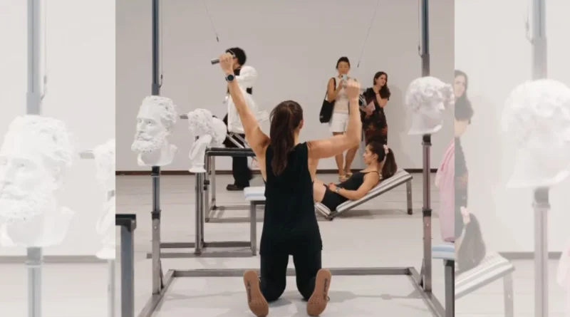 Museu transforma esculturas em halteres para a prática de musculação