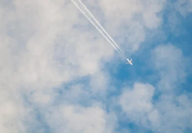 Reino Unido vai mudar a rota de aviões para frear aquecimento global