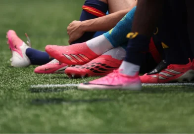 Adidas se desculpa por polêmica com chuteiras rosas na Copa do Mundo