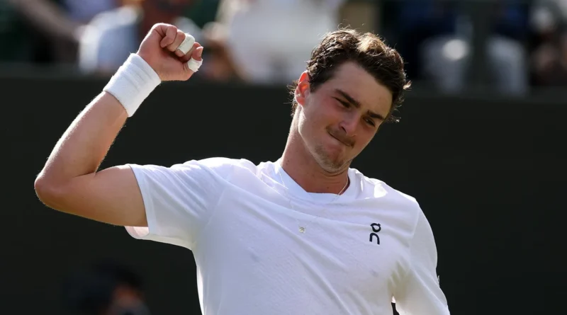 João Fonseca supera Tsitsipas na estreia do Masters 1000 de Montreal