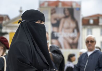 “Lei das burcas” entra em vigor em Portugal com multas de até 3 mil euros