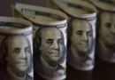 Dólar abre em alta com petróleo subindo e baixa nos mercados asiáticos